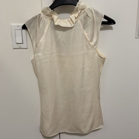 NWOT Elie Tahari Sleeveless V Neck Silk Blouse with Collar Ruffle in Off White. - Picture 3 of 5